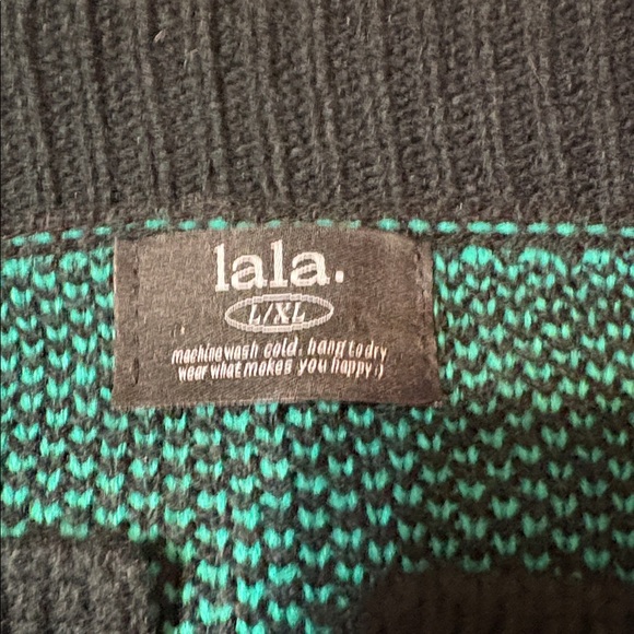 Dressed in LALA cardigan - Picture 3 of 4